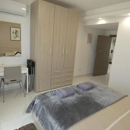 Terrace View-stylish 2bedroom Penthouse Ac-wifi Lägenhet