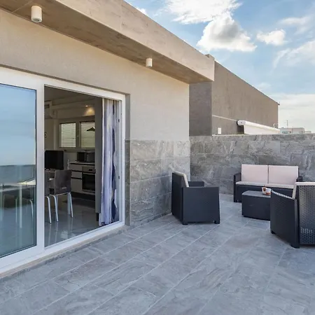 Terrace View-stylish Two Bedrooms Fully Ac-wifi Penthouse Apartment *