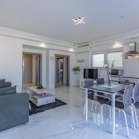 Apartment Terrace View-stylish Two Bedrooms Fully Ac-wifi Penthouse Msida