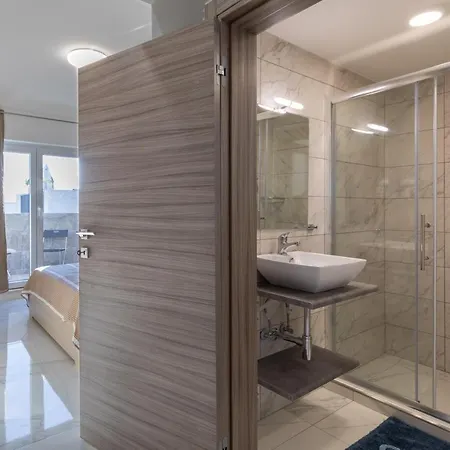 Terrace View-stylish Two Bedrooms Fully Ac-wifi Penthouse * Msida