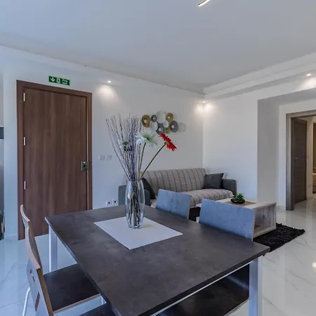 Terrace View-stylish Two Bedrooms Fully Ac-wifi Penthouse * Msida