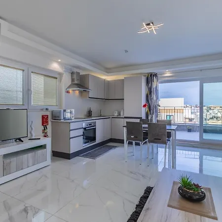 Terrace View-stylish Two Bedrooms Fully Ac-wifi Penthouse * Msida