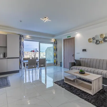Terrace View - Stylish 2 Bedrooms Penthouse Ac-wifi