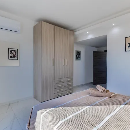 Apartment Terrace View-stylish Two Bedrooms Fully Ac-wifi Penthouse *