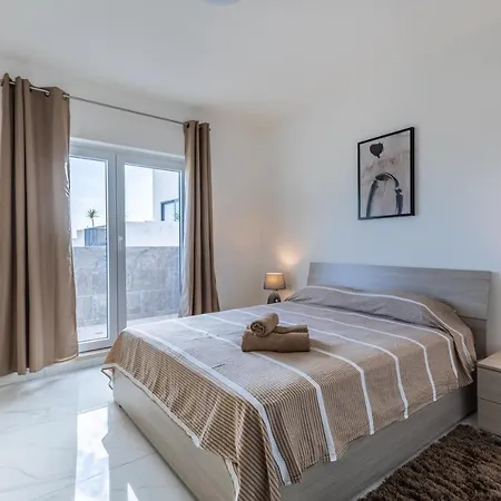 Terrace View-stylish Two Bedrooms Fully Ac-wifi Penthouse