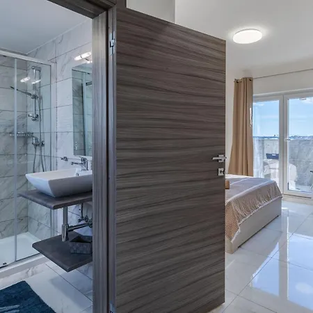 Terrace View-stylish Two Bedrooms Fully Ac-wifi Penthouse * Msida