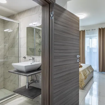 Terrace View-stylish Two Bedrooms Fully Ac-wifi Penthouse *