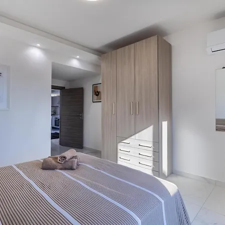 Terrace View-stylish Two Bedrooms Fully Ac-wifi Penthouse * Msida