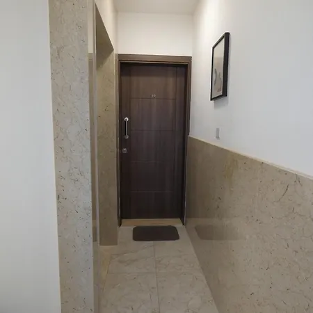 Terrace View - A Stylish Two Bedrooms Penthouse Ac-wifi Lägenhet *