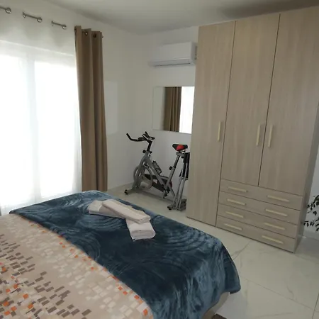 Terrace View - Stylish 2 Bedrooms Penthouse Ac-wifi Apartment Msida