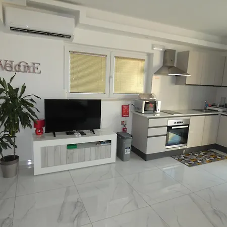 Terrace View - A Stylish Two Bedrooms Penthouse Ac-wifi Apartament